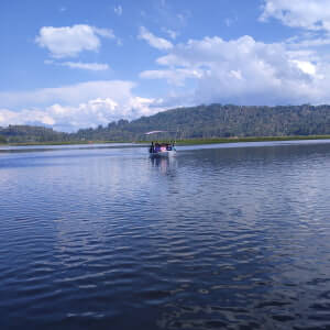 Laguna Oconal en el distrito de Villa Rica, ideal para la familia